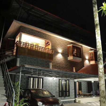 Anandam Stays - Premium 3Bhk Plush Homestay, Vaikom Near Kumarakom Exterior foto