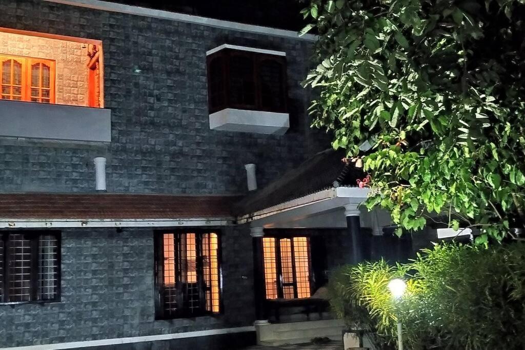 Anandam Stays - Premium 3Bhk Plush Homestay, Vaikom Near Kumarakom Exterior foto