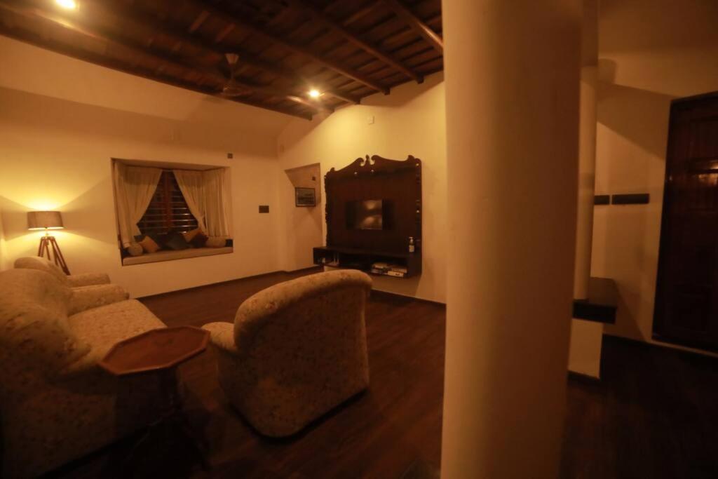 Anandam Stays - Premium 3Bhk Plush Homestay, Vaikom Near Kumarakom Exterior foto