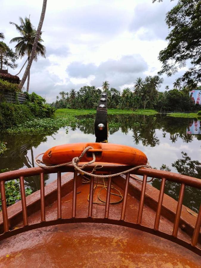 Anandam Stays - Premium 3Bhk Plush Homestay, Vaikom Near Kumarakom Exterior foto